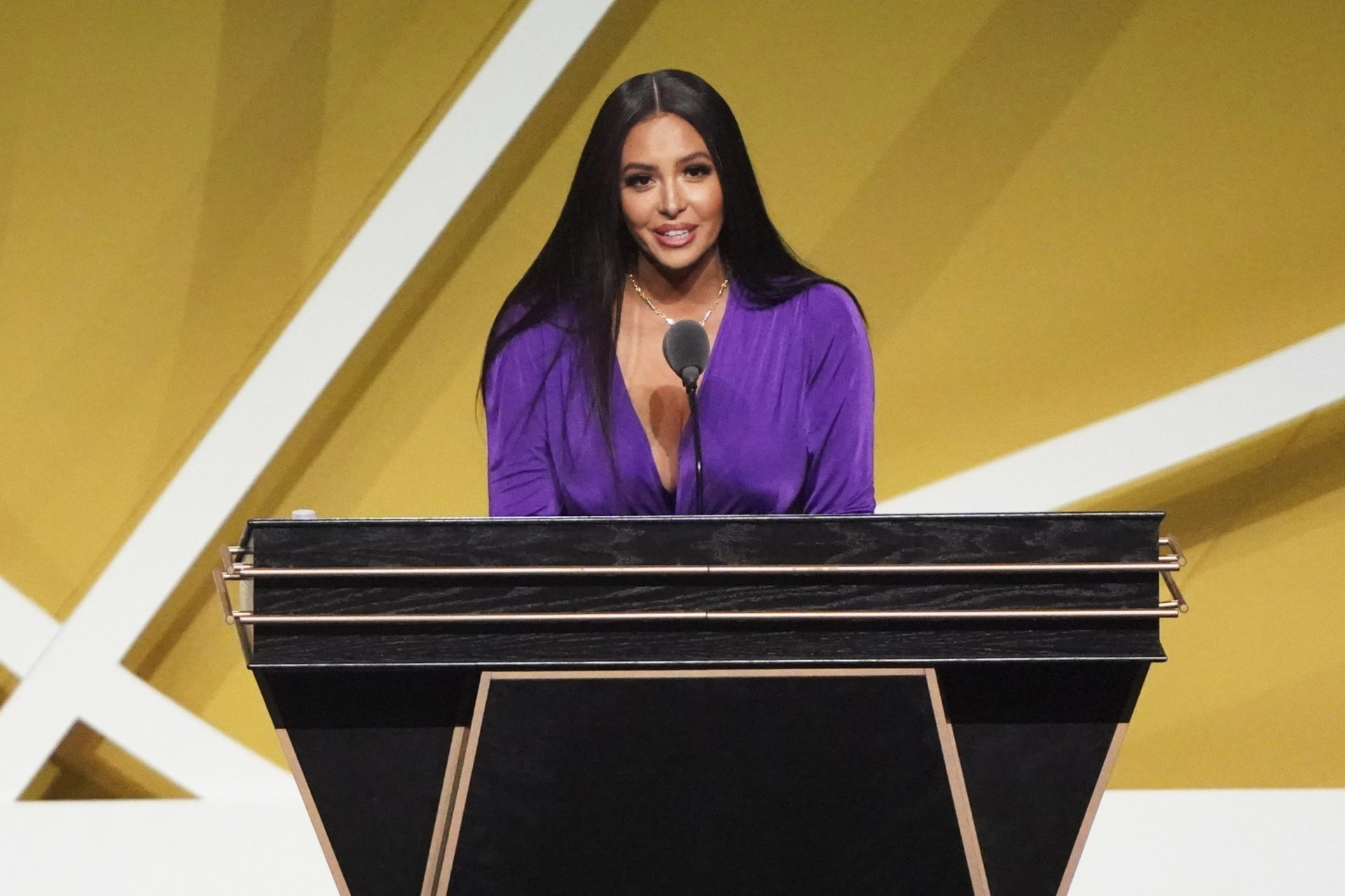 Vanessa Bryant Gives Emotional Speech Inducting Kobe Into The ...